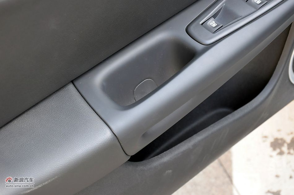 2011款梅甘娜CC实拍