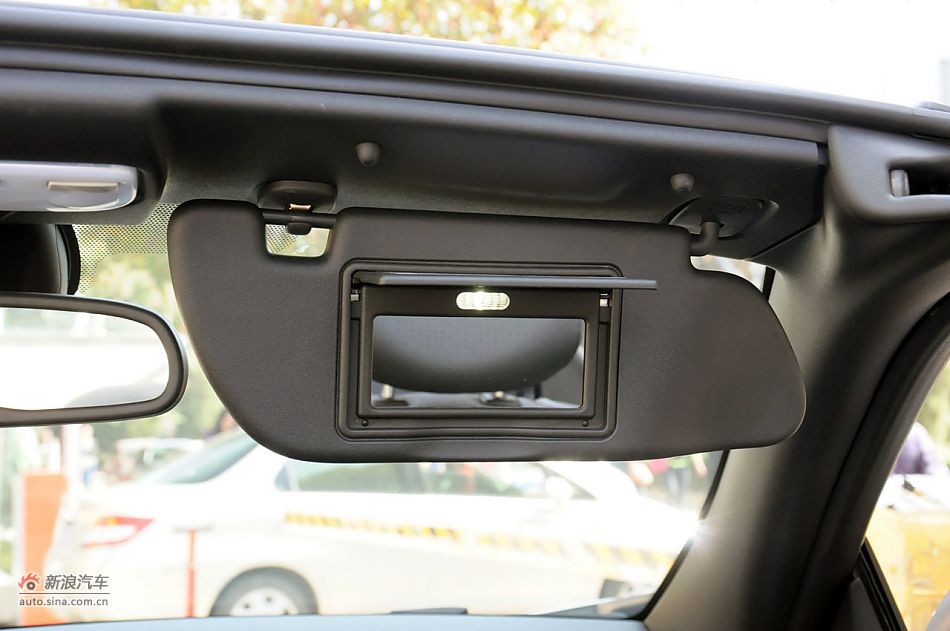 2011款梅甘娜CC实拍