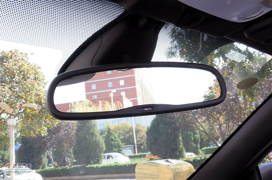 2011款梅甘娜CC实拍