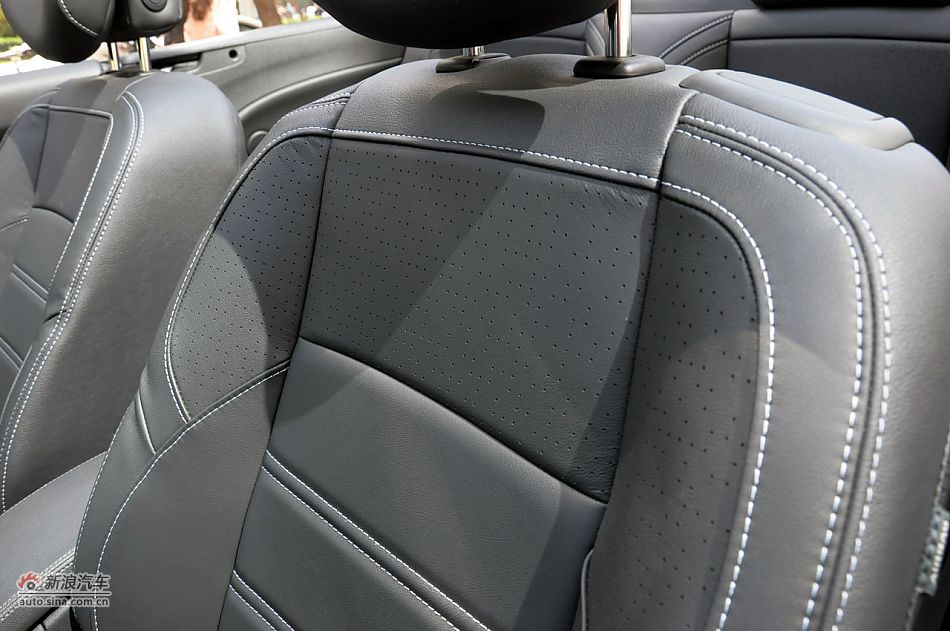 2011款梅甘娜CC实拍