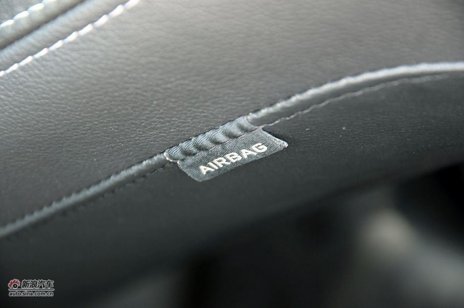 2011款梅甘娜CC实拍