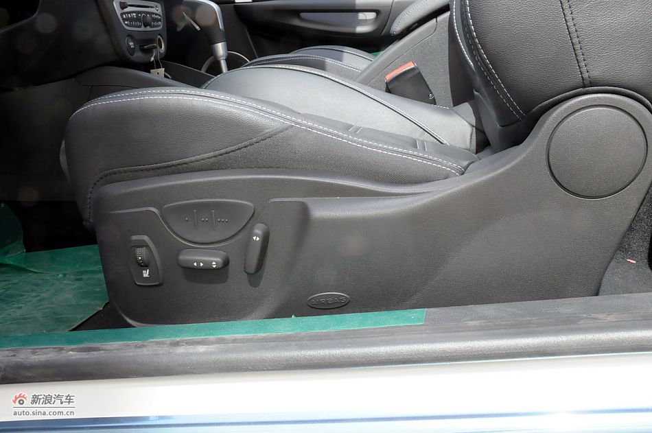 2011款梅甘娜CC实拍