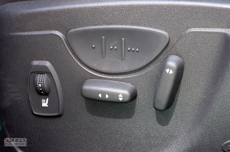 2011款梅甘娜CC实拍