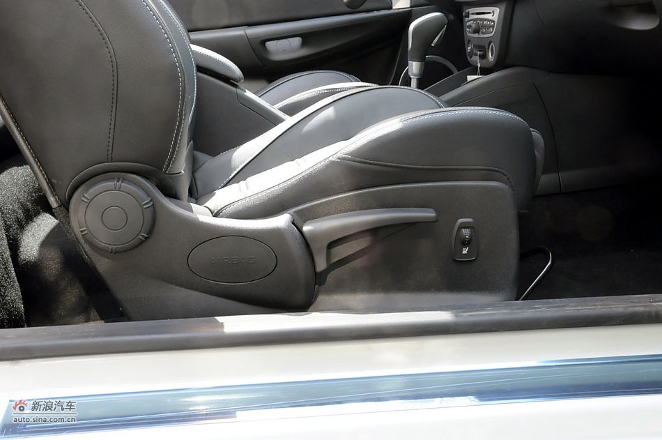 2011款梅甘娜CC实拍