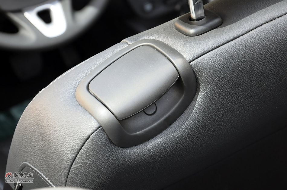 2011款梅甘娜CC实拍