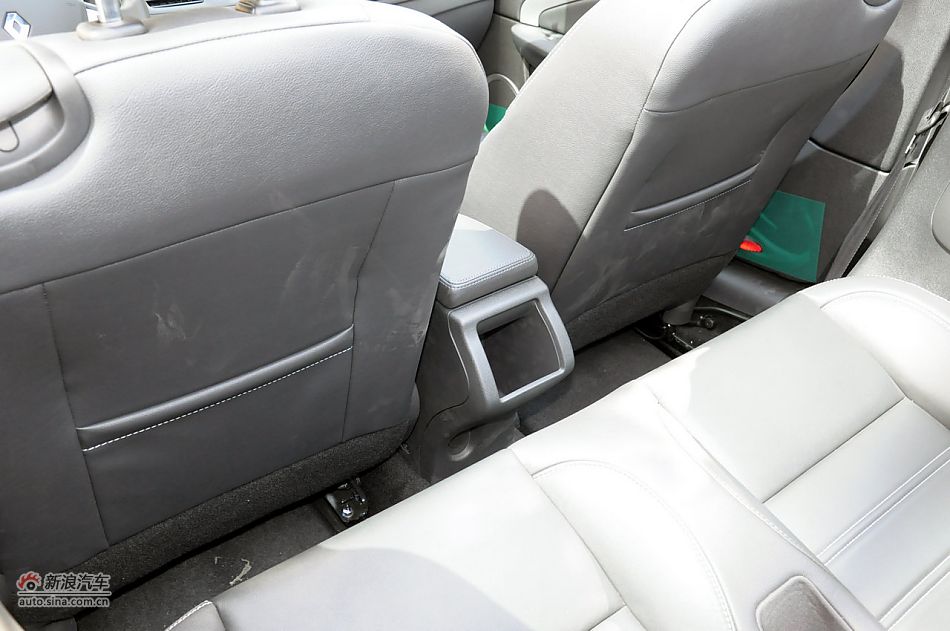 2011款梅甘娜CC实拍