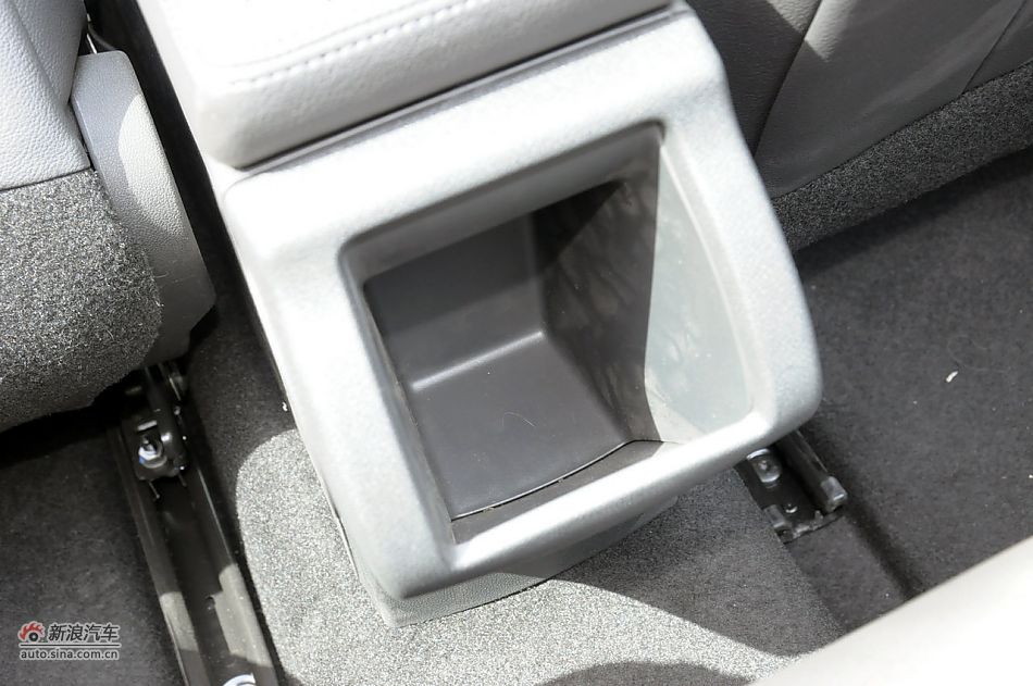 2011款梅甘娜CC实拍