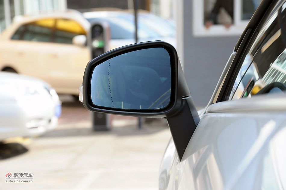 2011款梅甘娜CC实拍