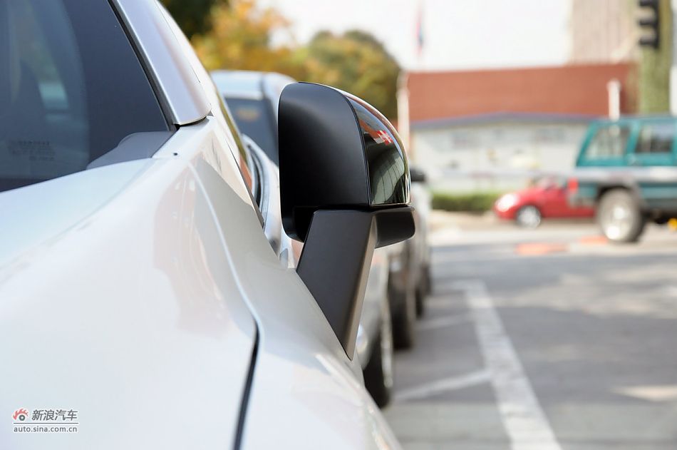 2011款梅甘娜CC实拍