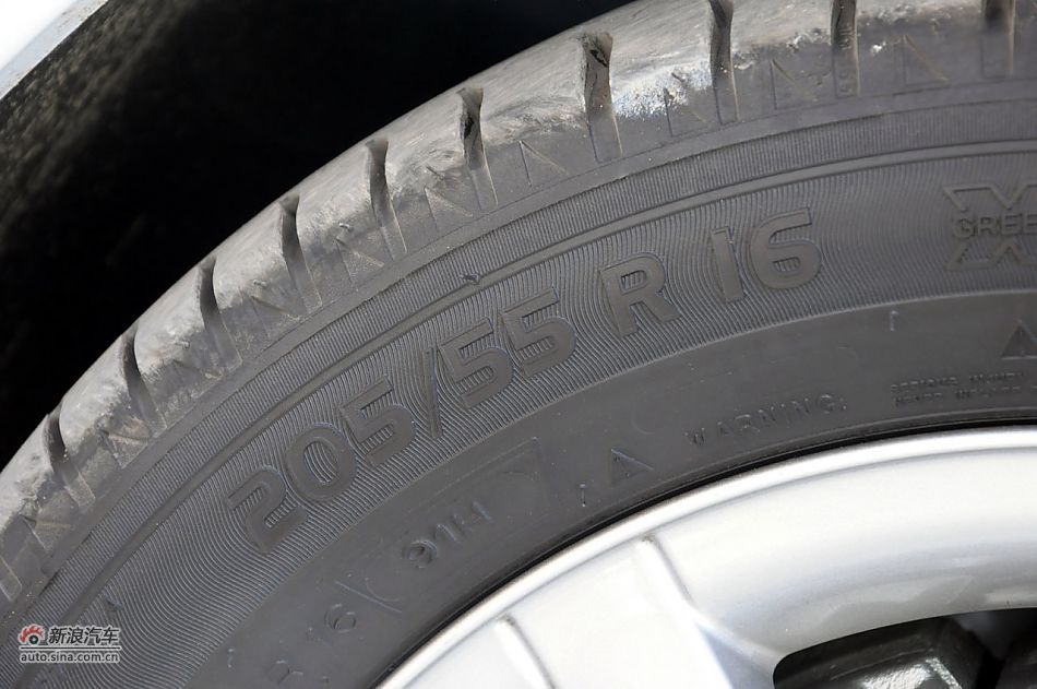 2011款梅甘娜CC实拍