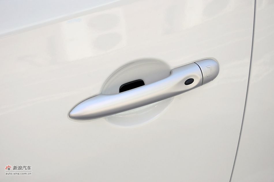 2011款梅甘娜CC实拍