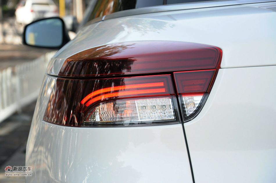 2011款梅甘娜CC实拍