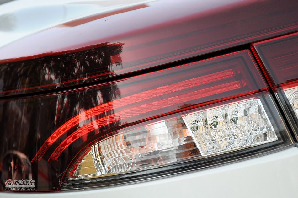 2011款梅甘娜CC实拍