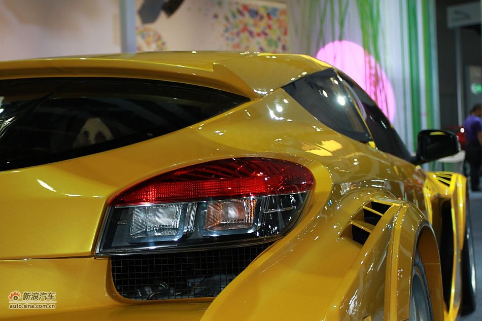 雷诺梅甘娜TROPHY赛车