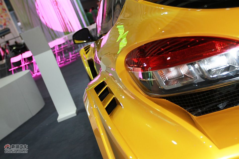 雷诺梅甘娜TROPHY赛车