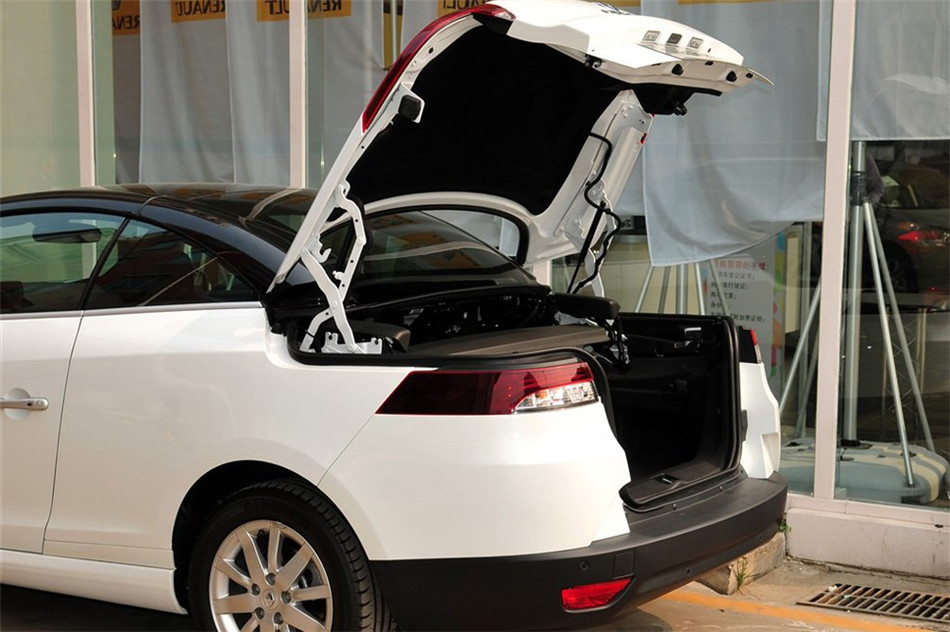 梅甘娜CC 2011款 2.0L CVT 时尚导航版 空间