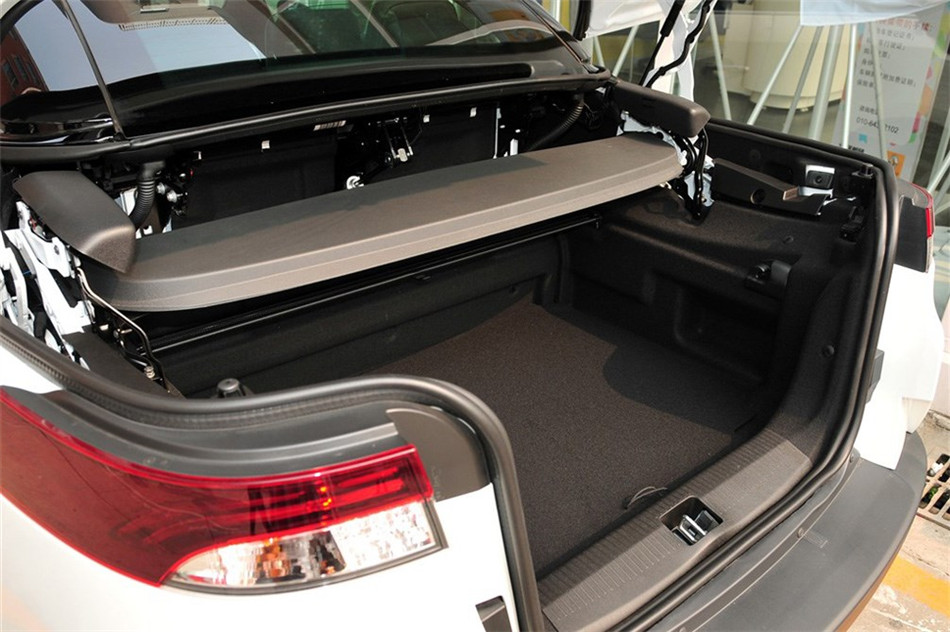 梅甘娜CC 2011款 2.0L CVT 时尚导航版 空间