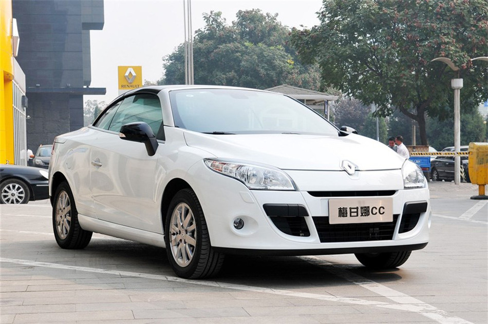 梅甘娜CC 2011款 2.0L CVT 时尚导航版 空间