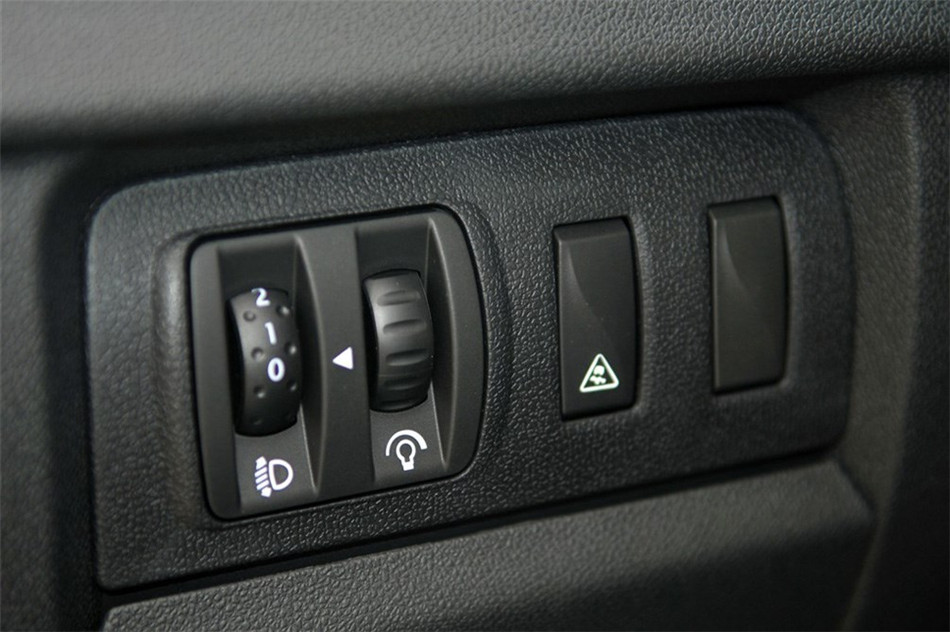 梅甘娜CC 2011款 2.0L CVT 时尚导航版 内饰