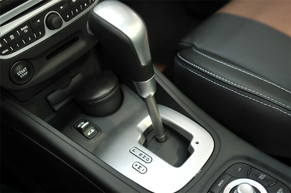 梅甘娜CC 2011款 2.0L CVT 时尚导航版 内饰