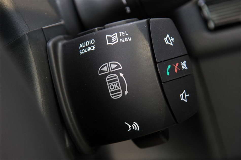 梅甘娜CC 2011款 2.0L CVT 时尚导航版 内饰