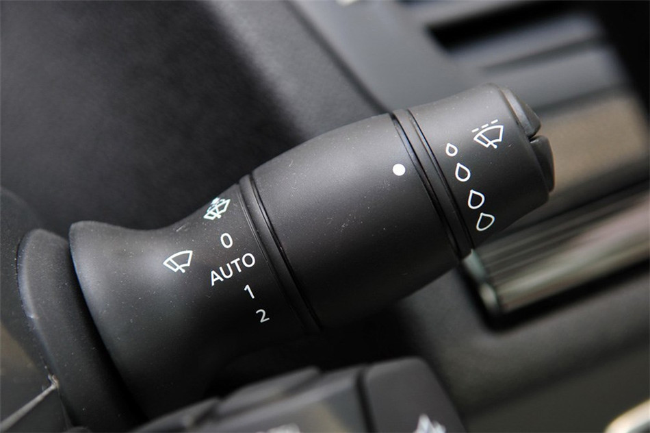 梅甘娜CC 2011款 2.0L CVT 时尚导航版 内饰