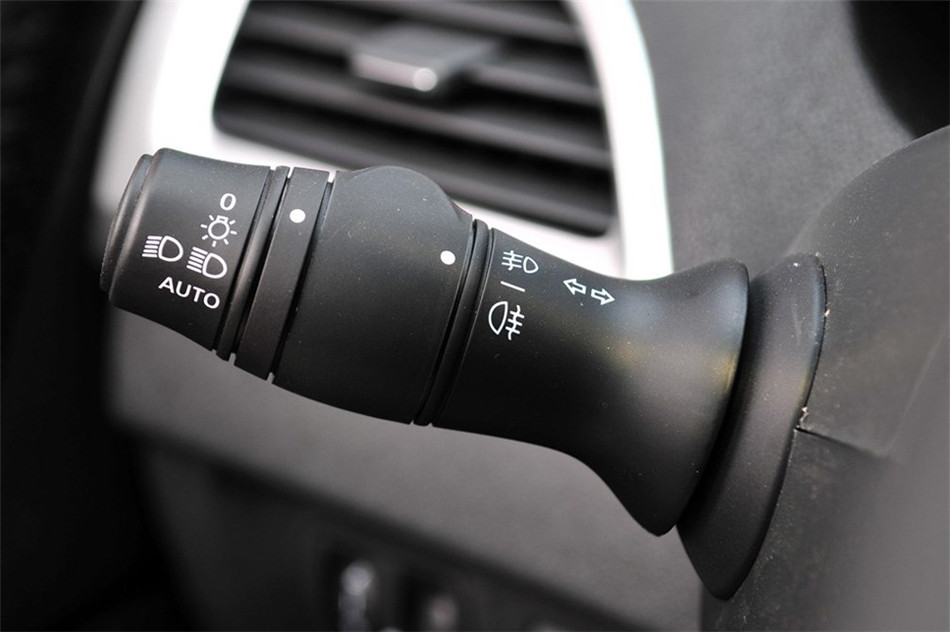 梅甘娜CC 2011款 2.0L CVT 时尚导航版 内饰