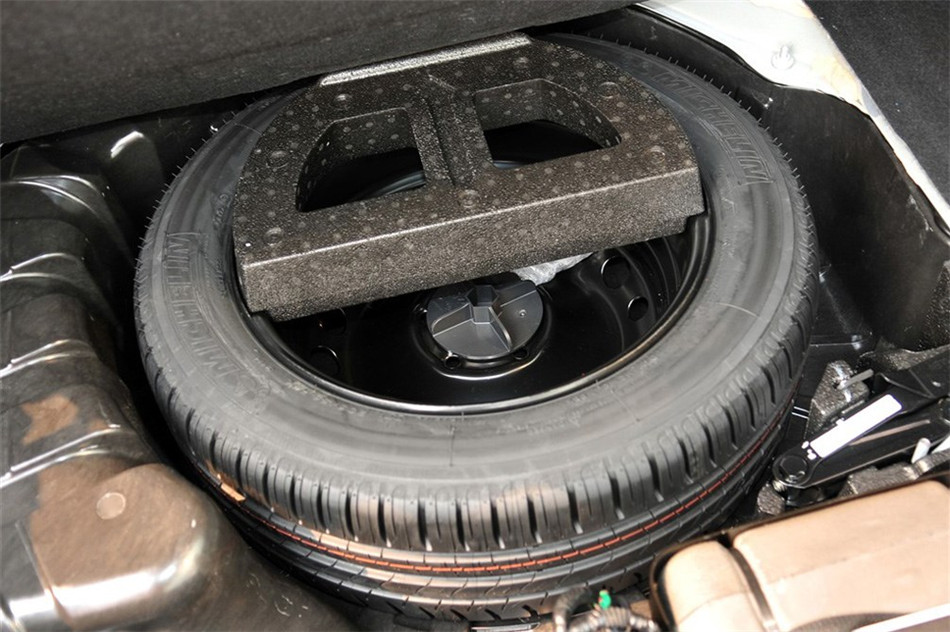 梅甘娜CC 2011款 2.0L CVT 时尚导航版 细节