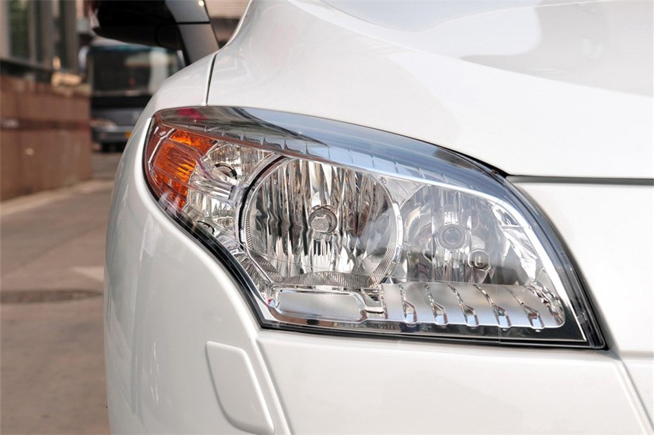 梅甘娜CC 2011款 2.0L CVT 时尚导航版 细节