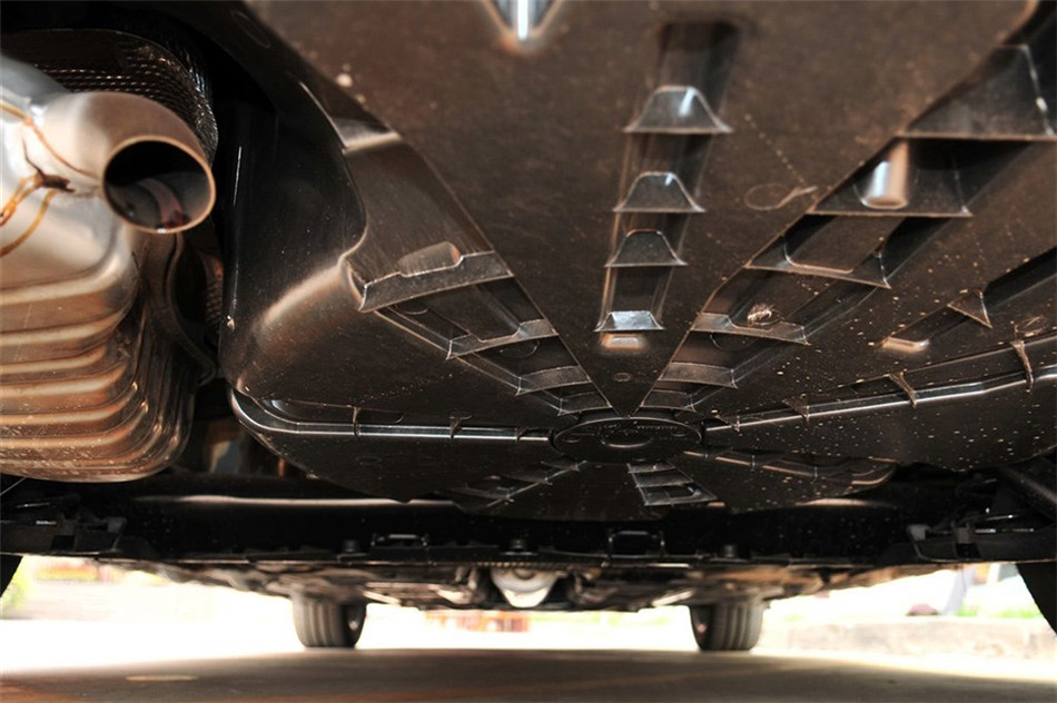 梅甘娜CC 2011款 2.0L CVT 时尚导航版 引擎