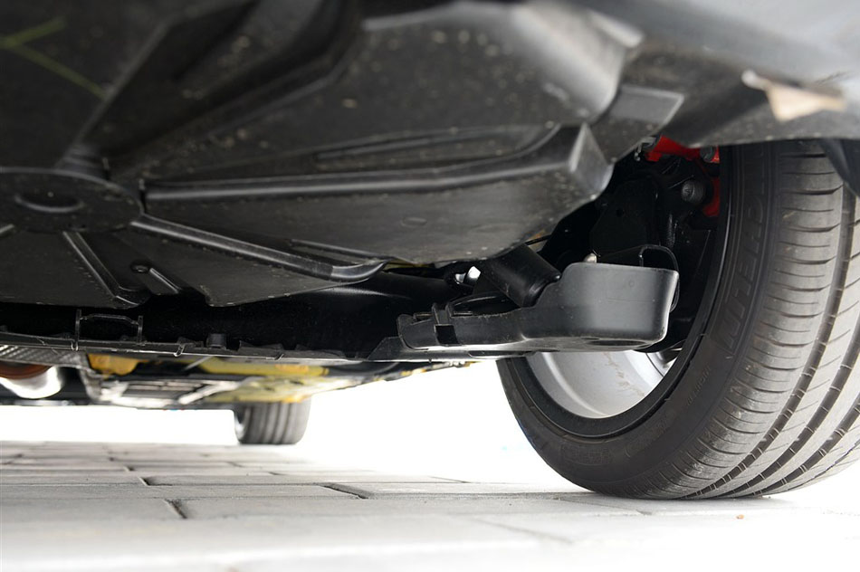 2014款 R.S. 2.0T 赛版 引擎底盘