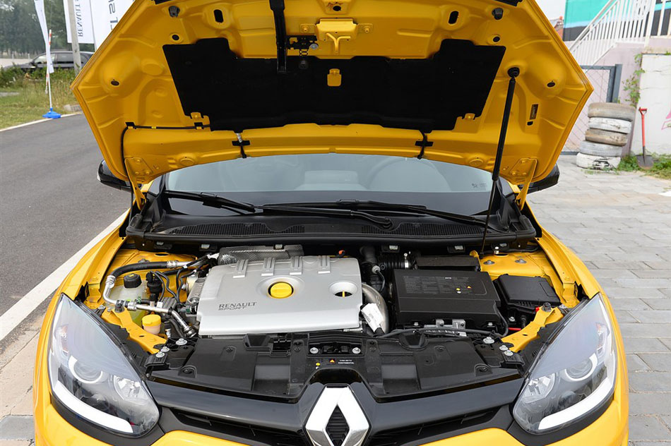 2014款 R.S. 2.0T 赛版 引擎底盘