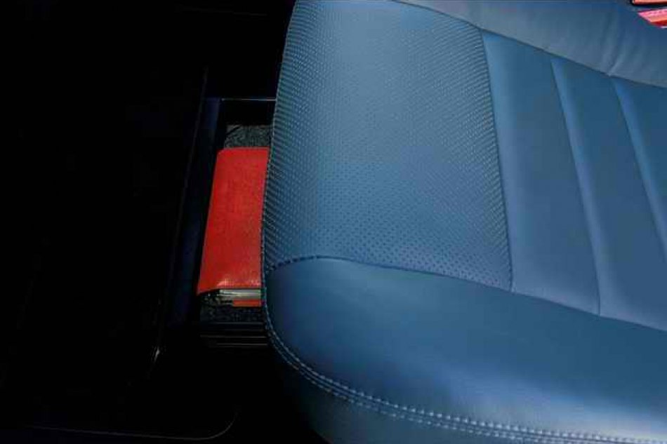 风景II前座位下抽屉