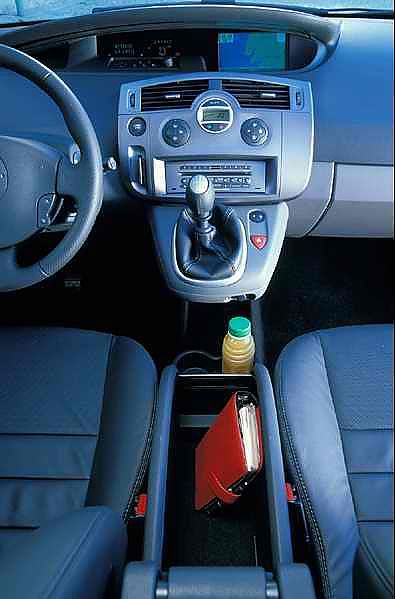 风景II变速杆安装在仪表盘上