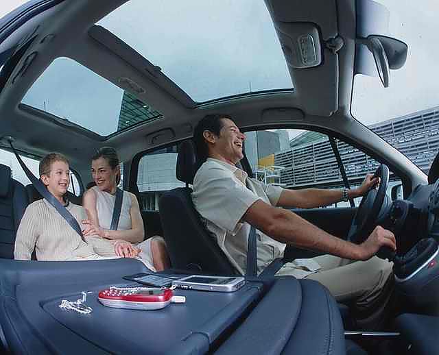 风景II全景式电动天窗