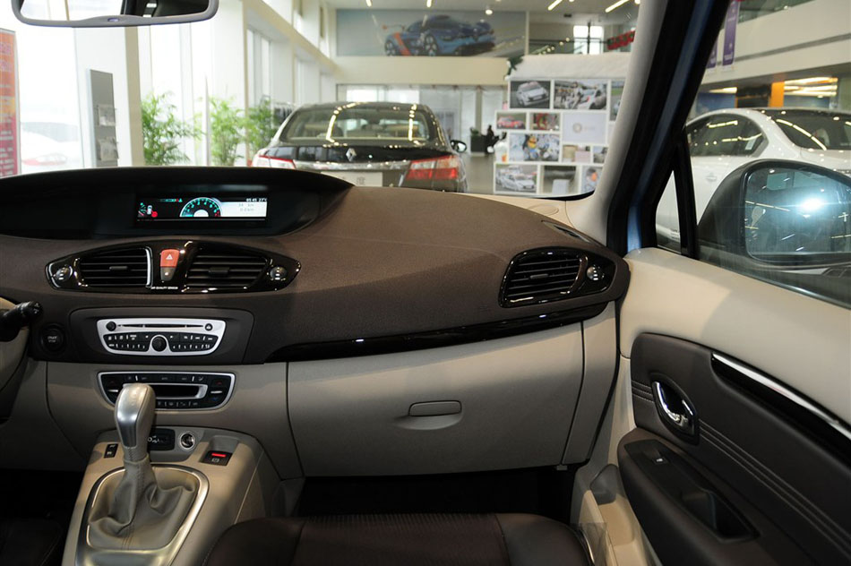 2012款 2.0 风景舒适版 内饰