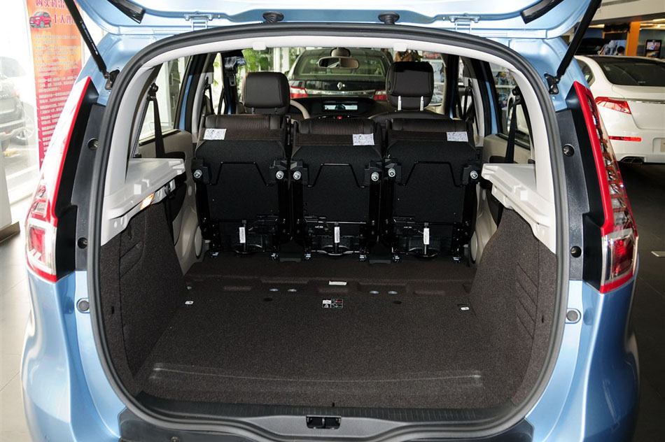 2012款 2.0 风景舒适版 空间