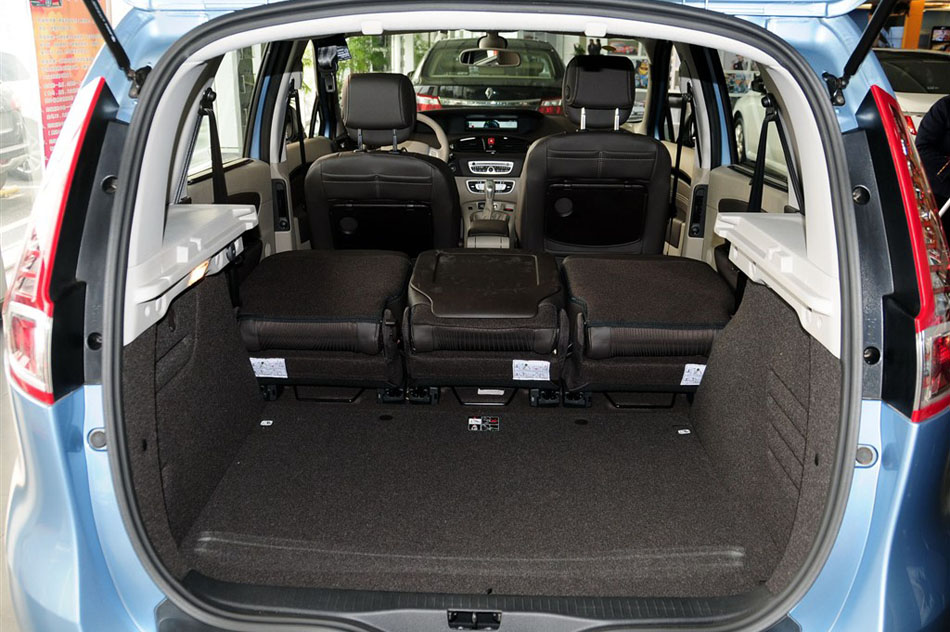 2012款 2.0 风景舒适版 空间