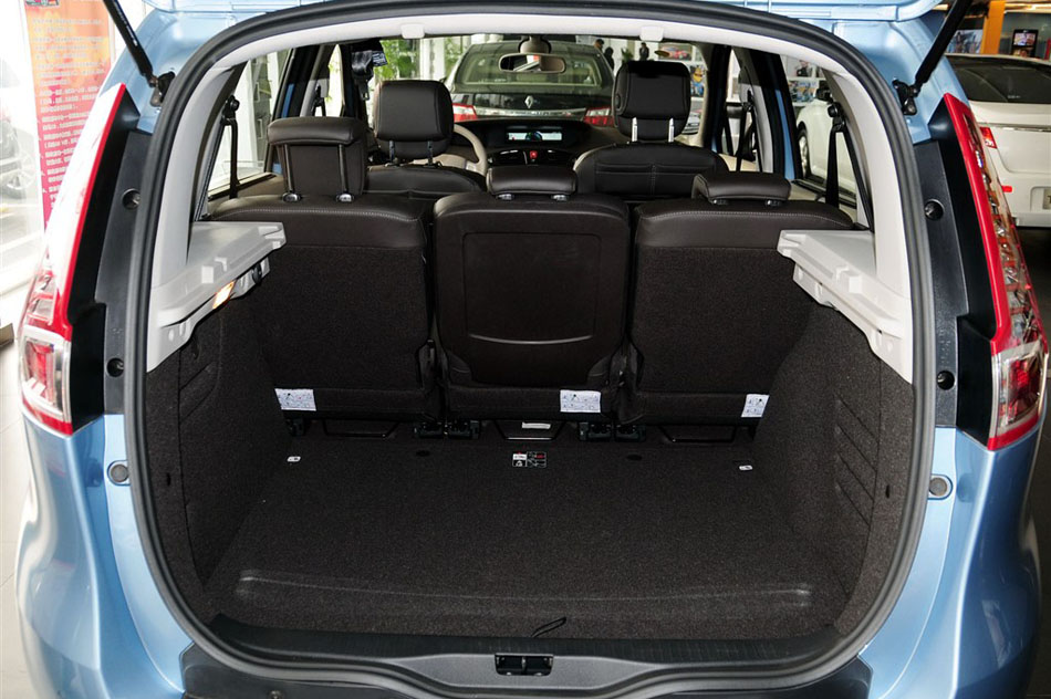 2012款 2.0 风景舒适版 空间