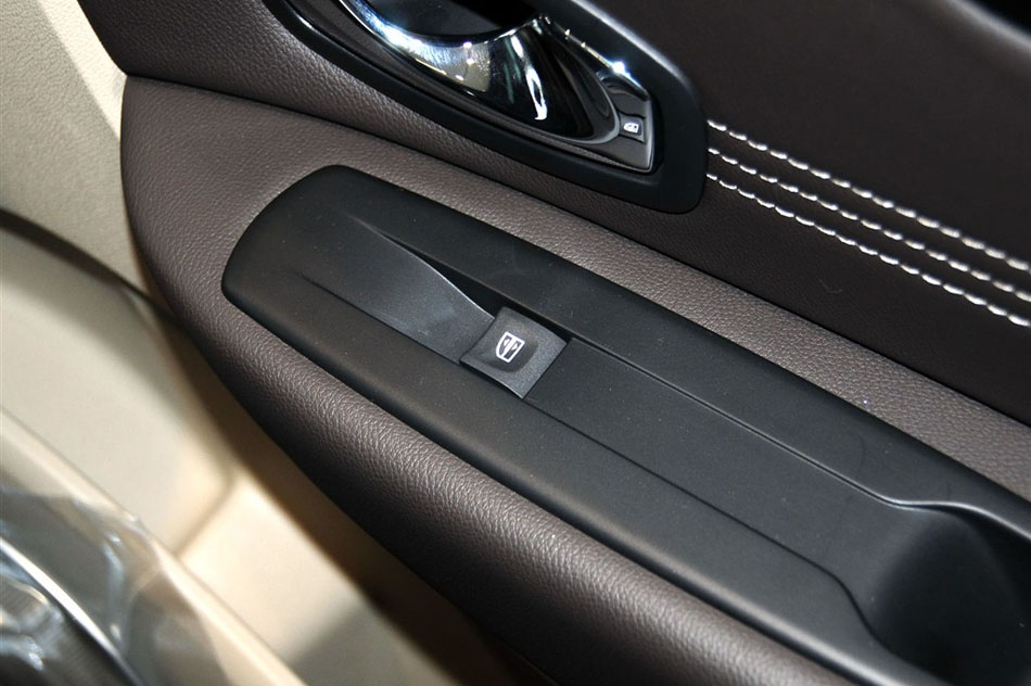 2012款 2.0 风景舒适版 空间