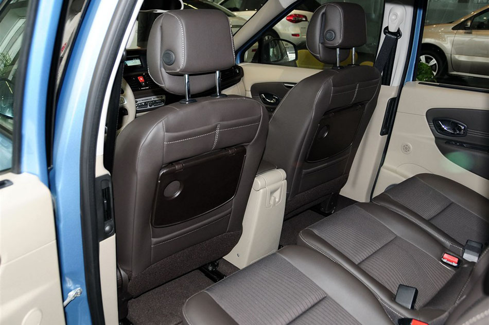 2012款 2.0 风景舒适版 空间