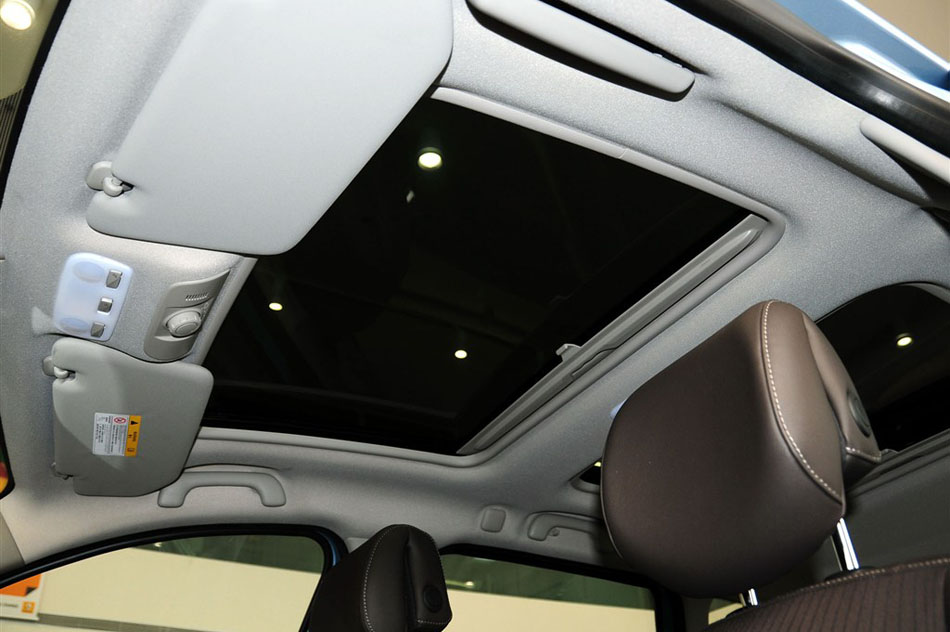 2012款 2.0 风景舒适版 空间