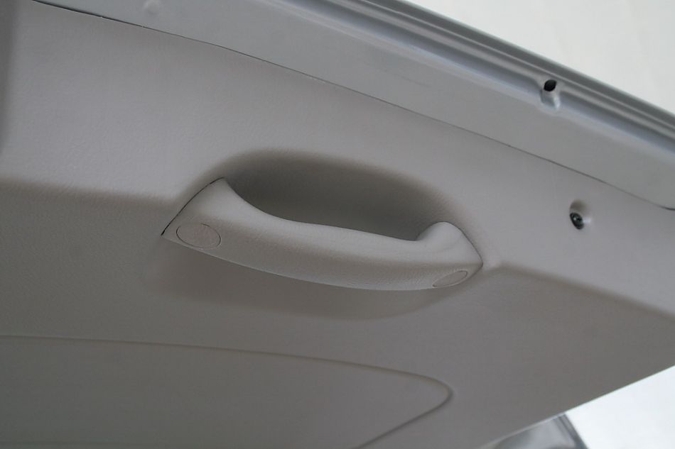 东风悦达起亚嘉华内饰拉手