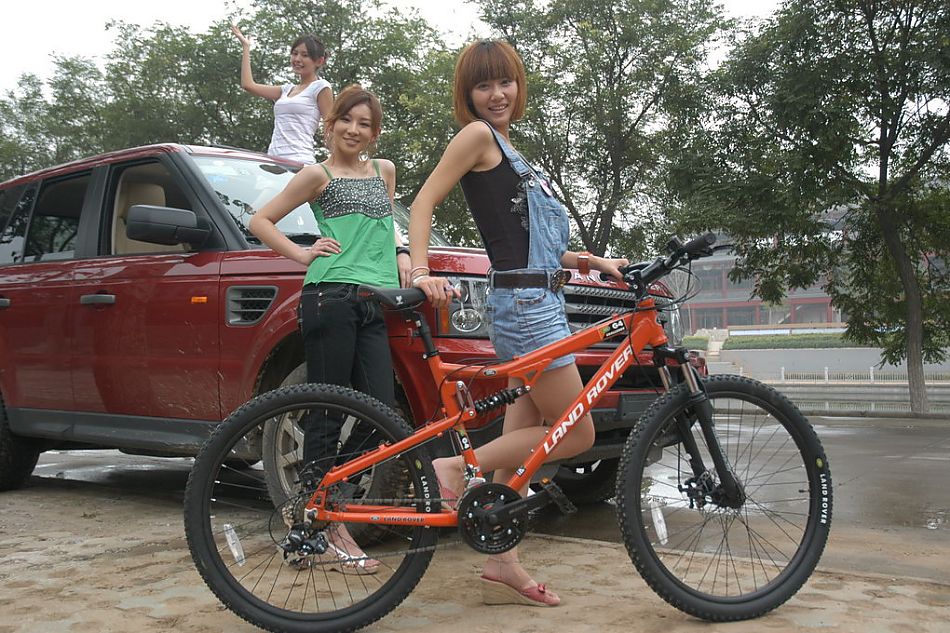 路虎揽胜运动版野趣越野