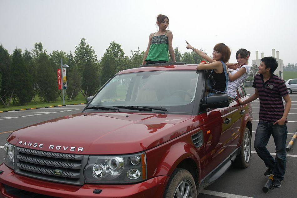 路虎揽胜运动版野趣越野