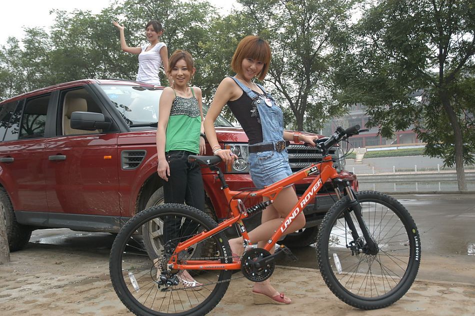 路虎揽胜运动版野趣越野