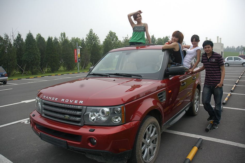 路虎揽胜运动版野趣越野