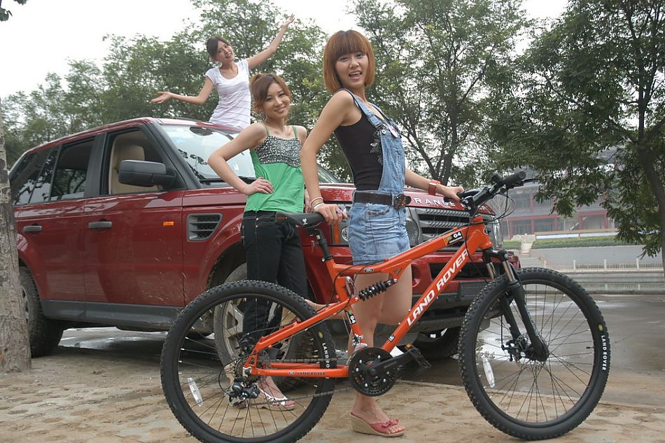 路虎揽胜运动版野趣越野