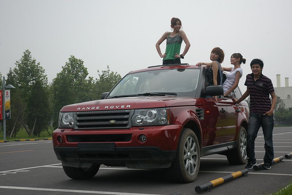 路虎揽胜运动版野趣越野