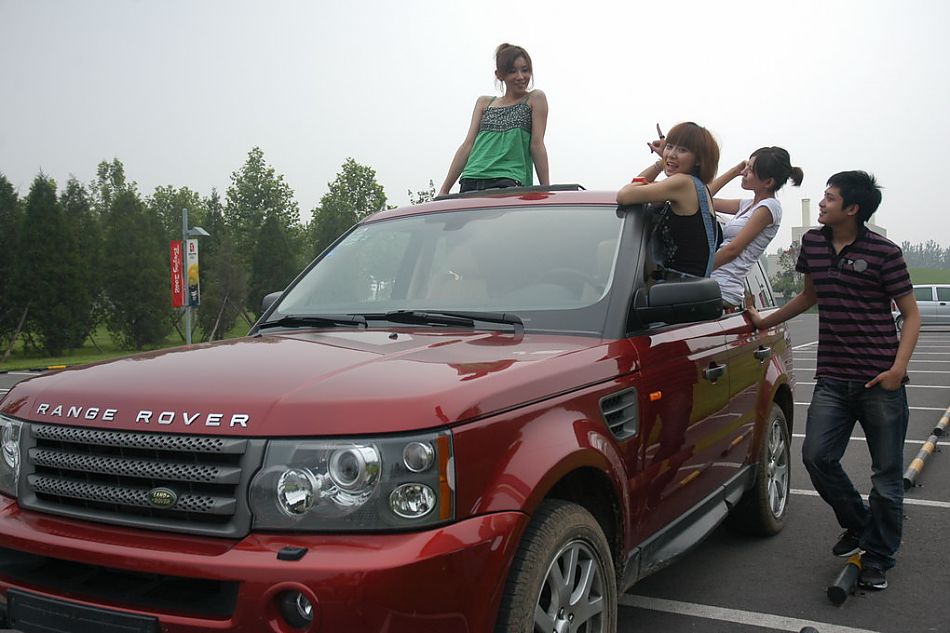 路虎揽胜运动版野趣越野